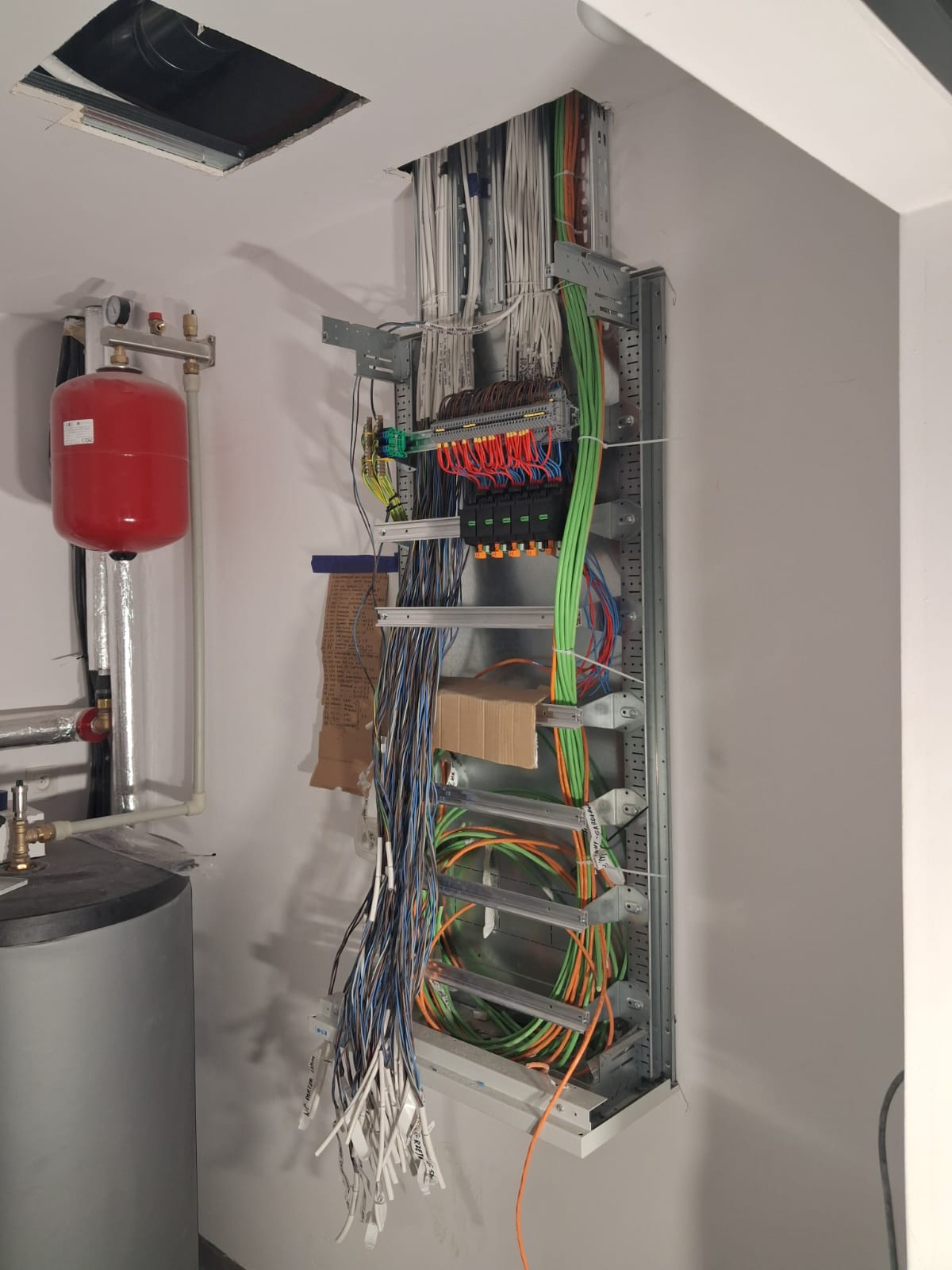 Instalacja LOXONE Tree – przewodowa automatyka Smart Home